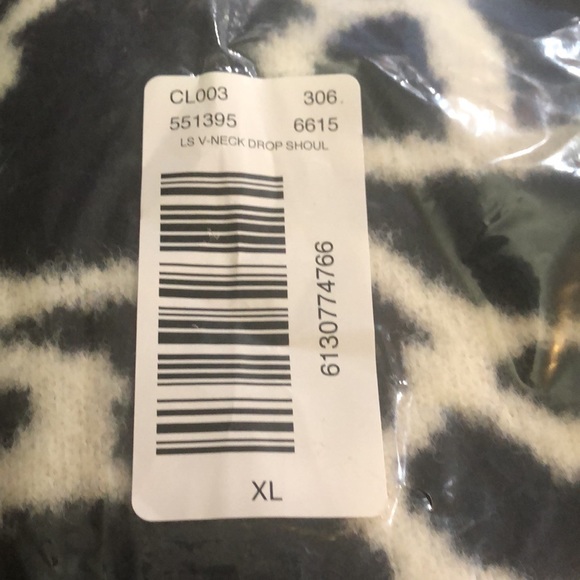NWT LOFT Animal Spotted V-Neck Sweater - Picture 4 of 6